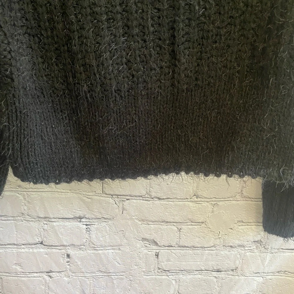 Women’s Miracle USA Black‎ Fall Wide Neck Cropped Fuzzy Knit Sweater Size M/L - Picture 4 of 8